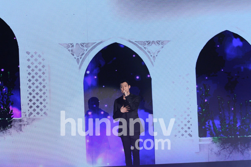 朴有天献元宵唱《想你》主题曲