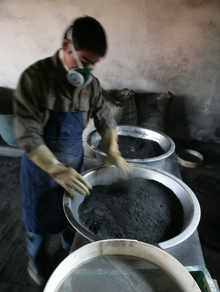 揭秘烟花制造的恐怖过程!