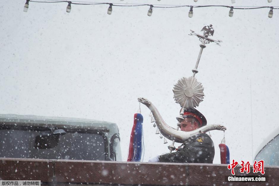 俄罗斯首都莫斯科五月飞雪气温骤降