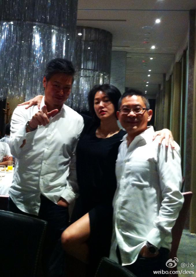 大s汪小菲夫妇,小s和老公许雅钧,大s婆婆张兰,s妈等人现身,大s看似