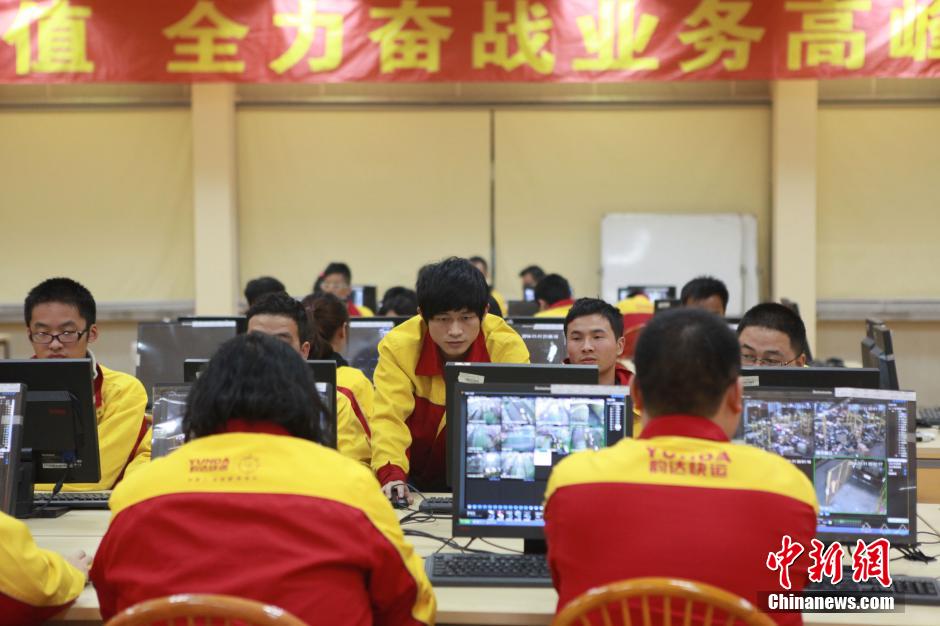 “双十一”首日 各快递企业刷新峰值纪录 “双十一”首日 各快递企业刷新峰值纪录