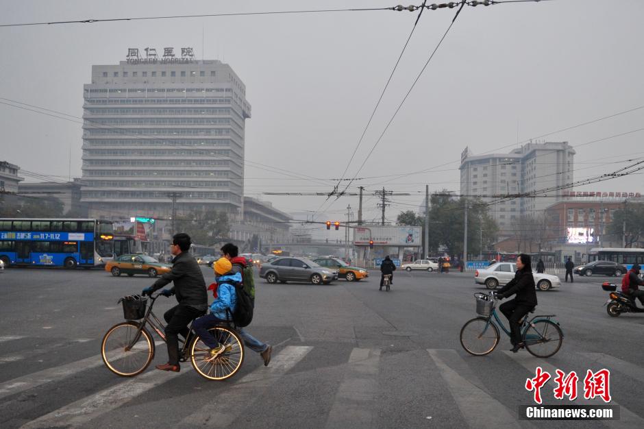 北京发霾黄色预警 局地能见度不足200米 北京发霾黄色预警 局地能见度不足200米