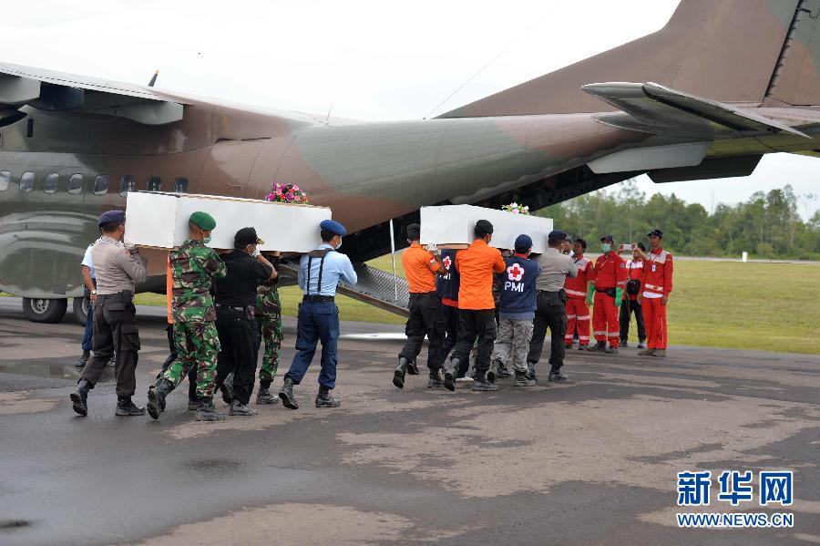 亚航空难已找到44具遇难者遗体 亚航空难已找到44具遇难者遗体
