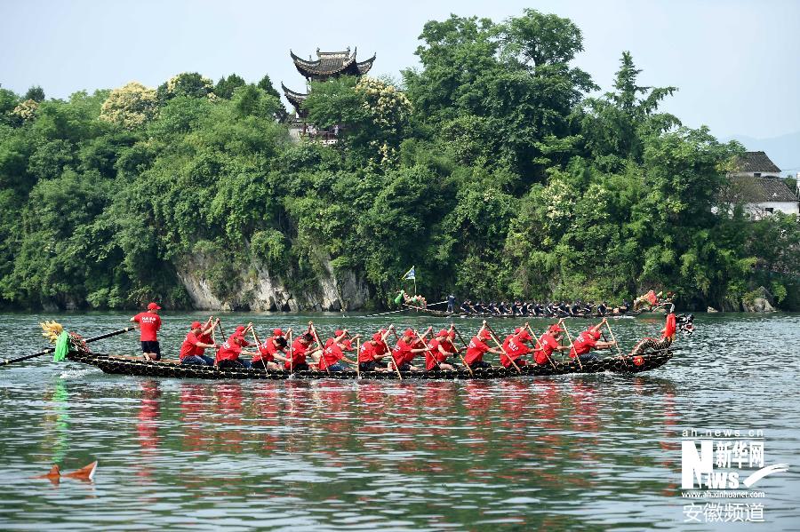 赛龙舟祭祀屈原 各地庆祝端午节