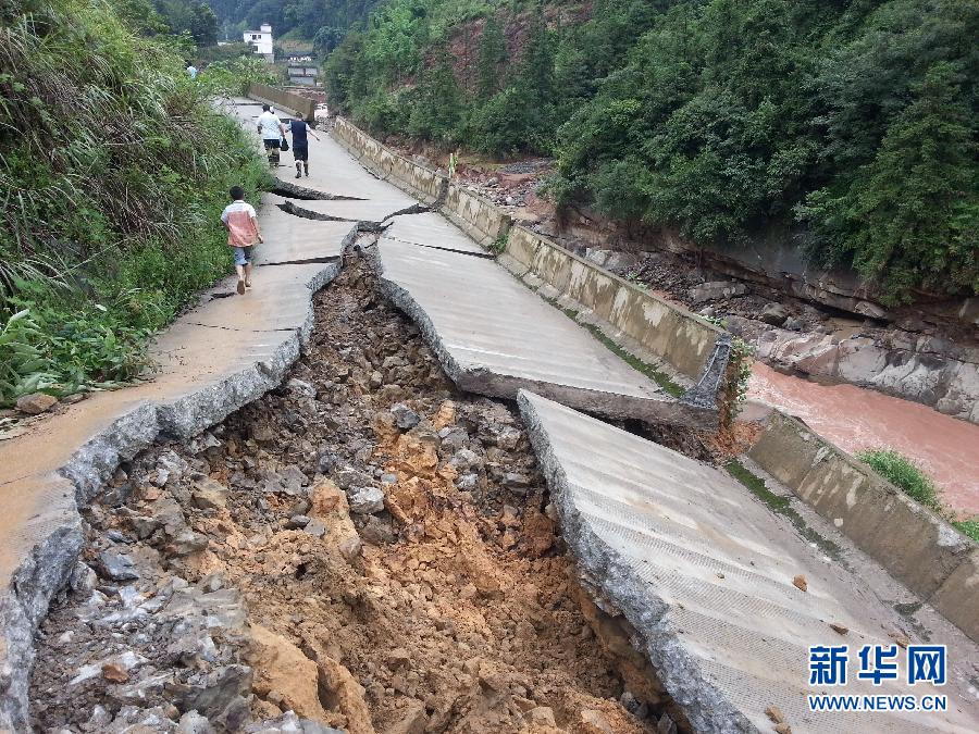 #(社会)(1)四川泸州暴雨引发山洪 已确认10人死亡
