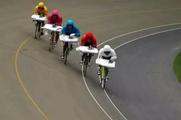 地球人已经不能阻止他们熨衣服了