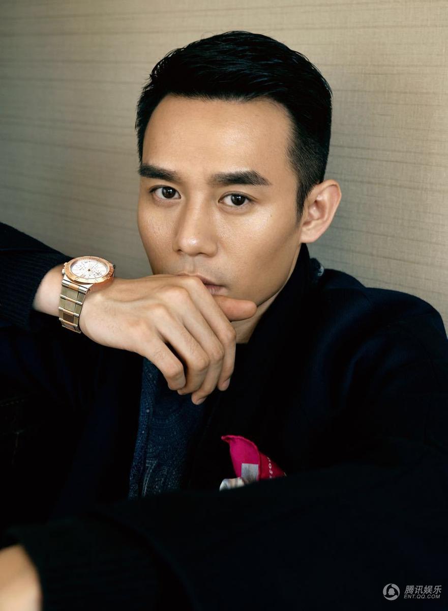 高清:王凯年底时尚大片 眼神深邃成熟优雅