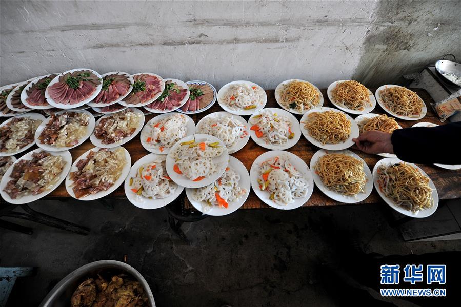 乡村婚礼节俭办 少了浮华多温馨