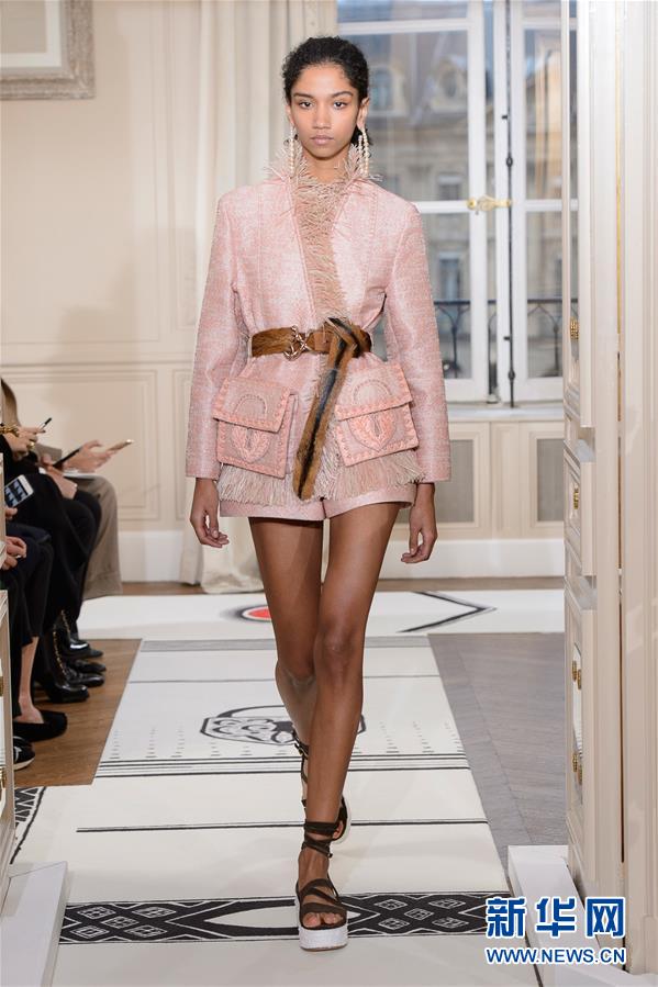 （国际）（2）巴黎时装周：夏帕瑞丽发布春夏高级定制新品