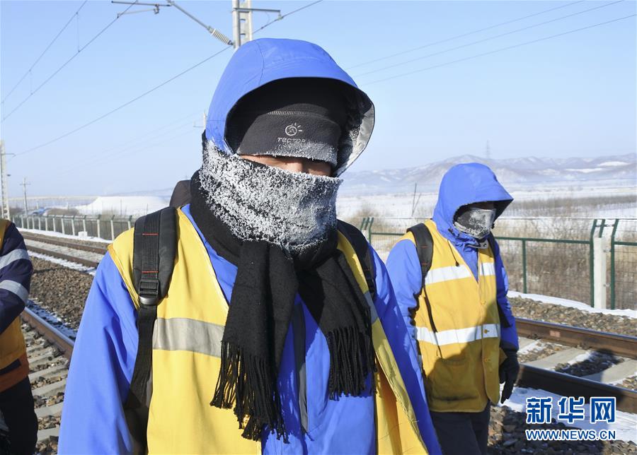 #（社会）（7）坚守在严冬——“铁轨医生”巡检铁路守护春运安全