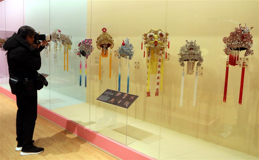 （文化）（3）香港时代广场将呈献“金冠银冕华丽缘”帽饰艺术展