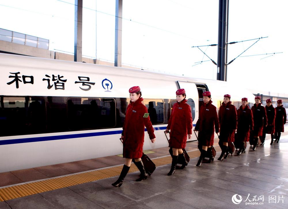 2017年12月5日，天津客运段津秦车队严格乘务员出、退乘务纪律，迎接春运的到了。高锦旭摄