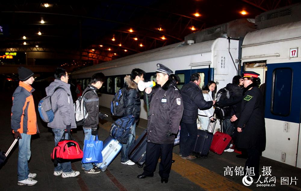 2009年1月11日，沈阳客运段T12次春运第一天。