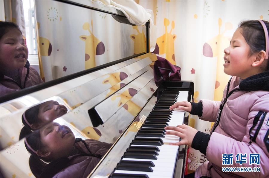 （图片故事）（2）盲童的钢琴梦
