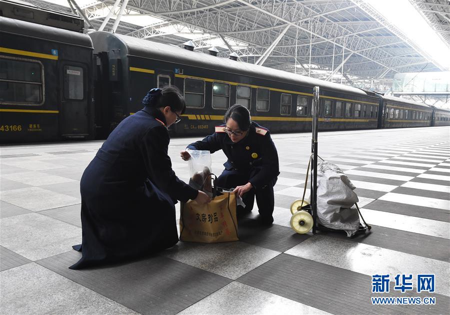 （社会）（3）许凤琴：保管失物 服务旅客