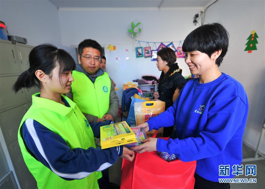 （社会）（2）学习雷锋 奉献他人