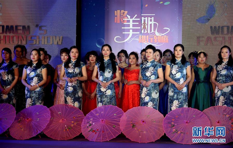 （社会）（6）建筑女工时装秀