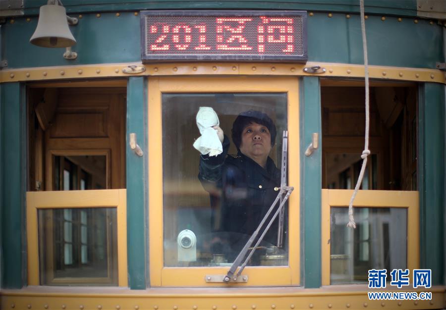 （图片故事）（7）百年电车上的“巾帼英雄”