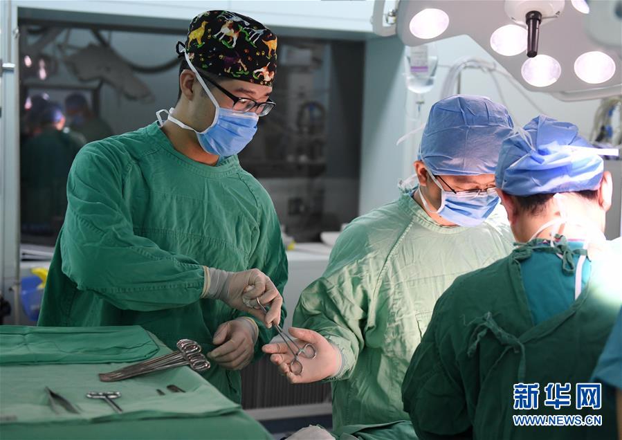 （图片故事）（5）无影灯下的男护士