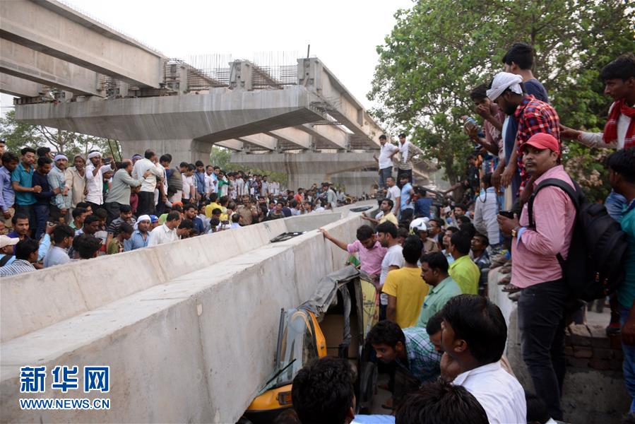 （国际）印度北方邦一座在建立交桥垮塌造成16人死亡