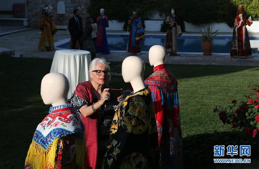 （国际）中国驻希腊大使馆向希方捐赠戏剧服饰