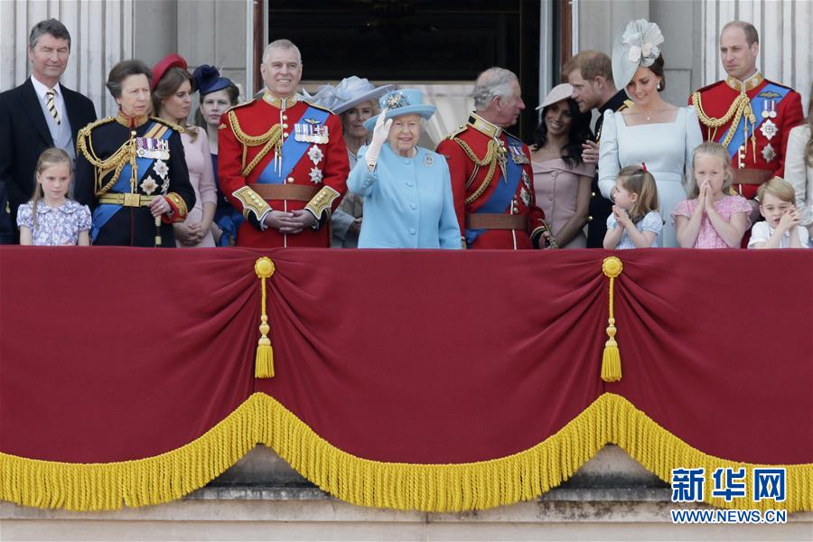 （国际）（1）英女王生日庆典在伦敦举行