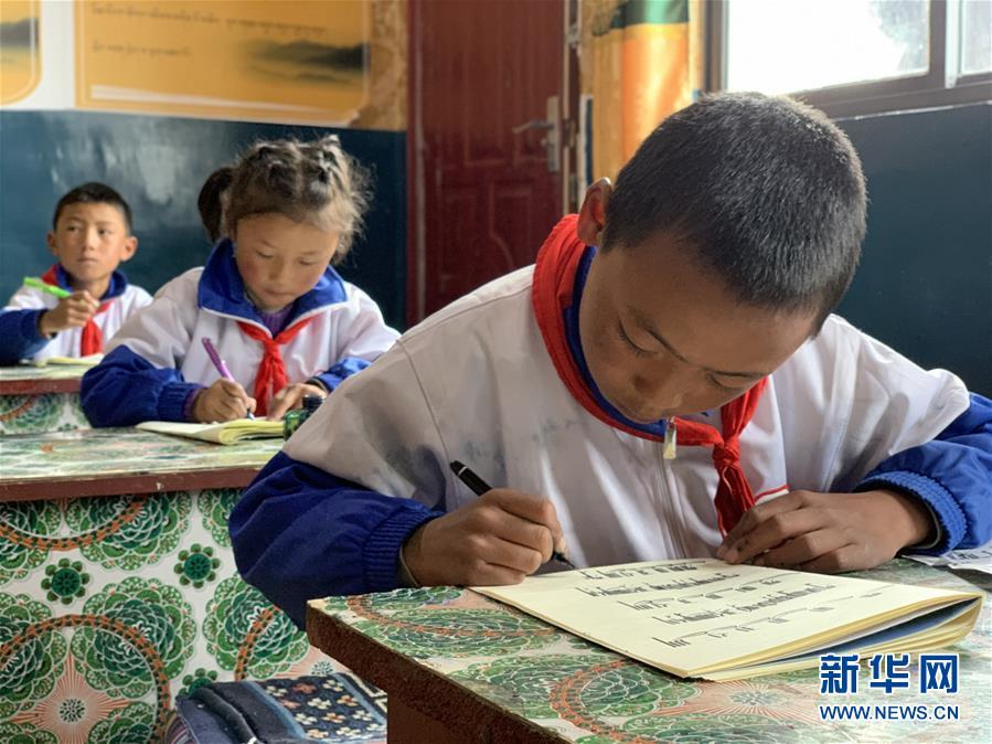 西藏昌都:乡村小学里的多彩生活