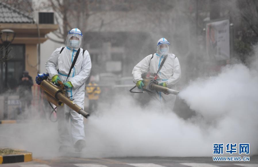 河北省石家庄市裕华区积极加强辖区社区疫情防控管理,组织工作人员对