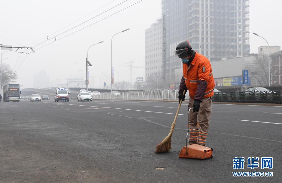 北京出现雾霾天气