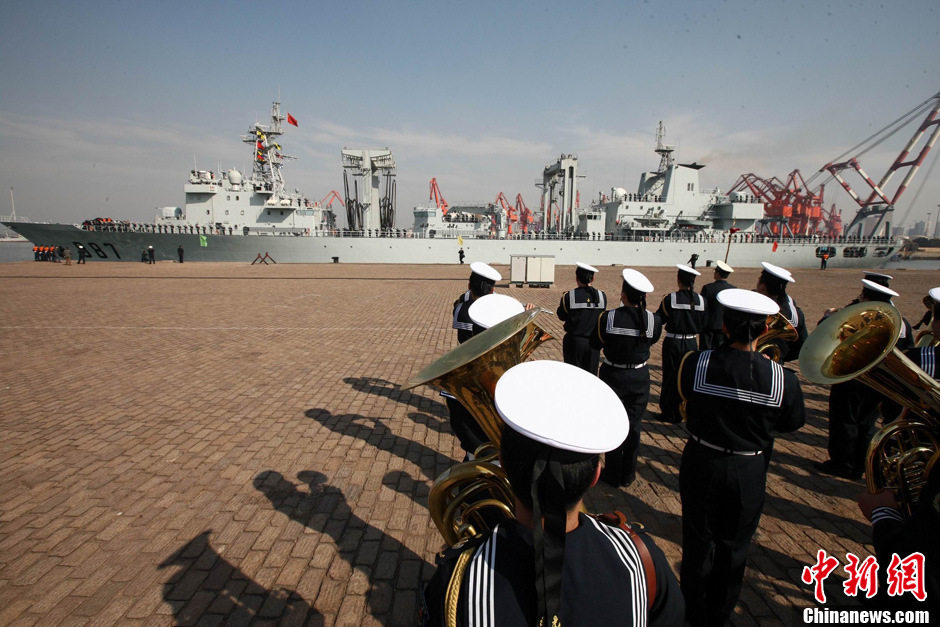 中国海军第十一批护航编队从胶州湾驶向亚丁湾
